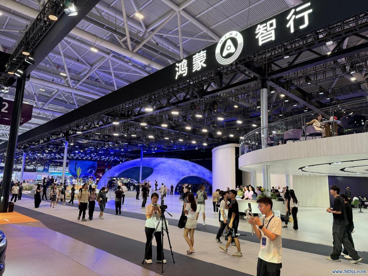 尚界Z7系列领衔炸场！鸿蒙智行眷属亮相2026粤港澳车展